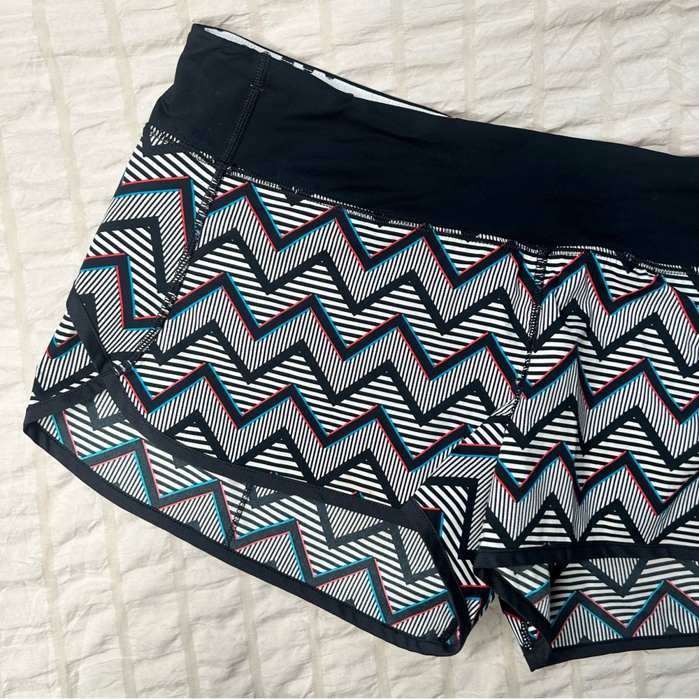 Lululemon SeaWheeze Limited Edition Chevron Speed Shorts | Size 12